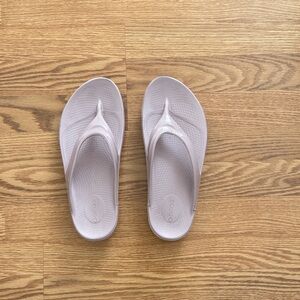 OOFOS Women's Light Purple Sandals